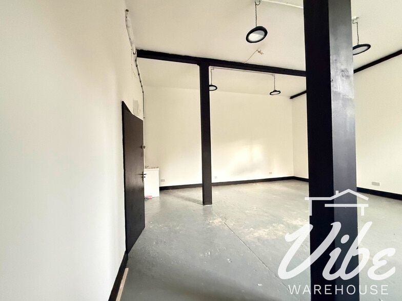 Fountayne Rd, London to rent - Building Photo - Image 2 of 5