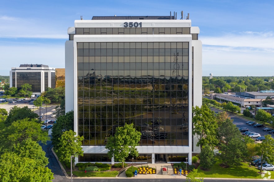 3501 Algonquin Rd, Rolling Meadows, IL to rent - Building Photo - Image 2 of 12