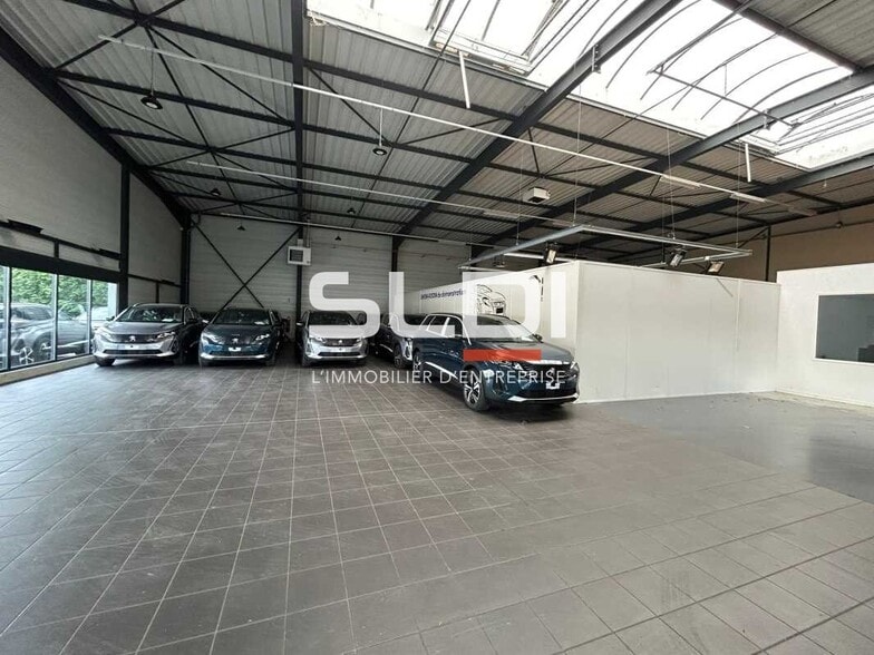 Light Industrial in Neuville-sur-Saône to rent - Building Photo - Image 3 of 22