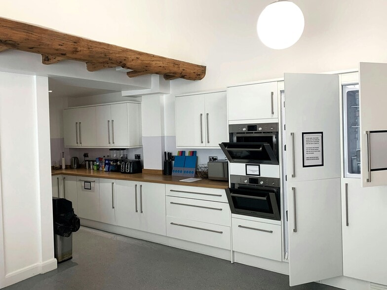 Limes Ln, Warrington to rent - Building Photo - Image 3 of 8