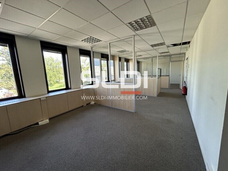 Route Du Paisy, Dardilly to rent - Interior Photo - Image 3 of 13