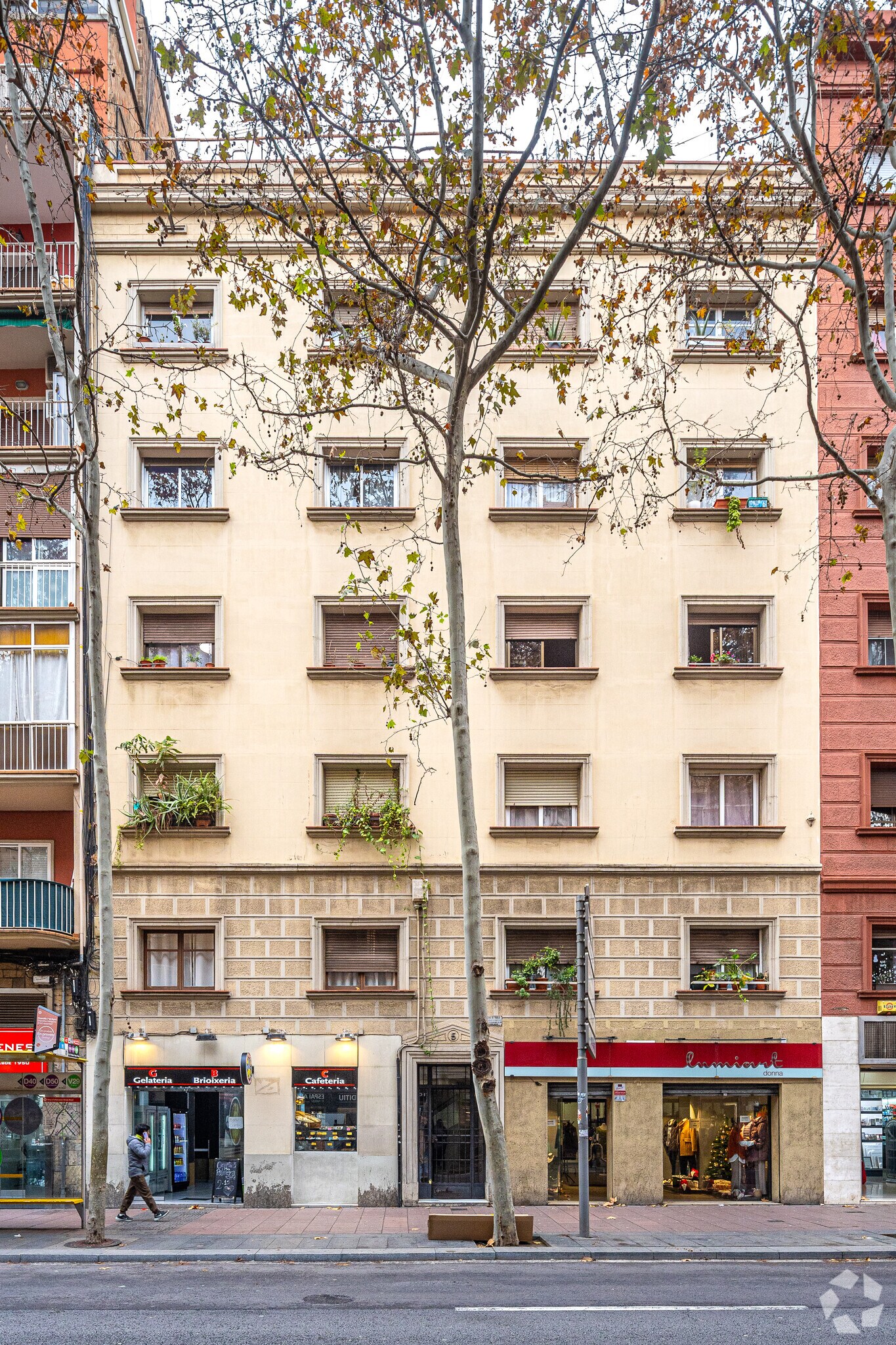 Retail in Barcelona, Barcelona to rent Primary Photo- Image 1 of 2