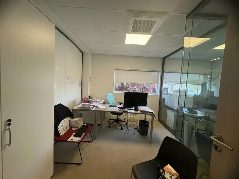 Office in Champigny-sur-Marne to rent - Interior Photo - Image 2 of 7