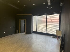 6 The Broadway, London to rent Interior Photo- Image 1 of 2