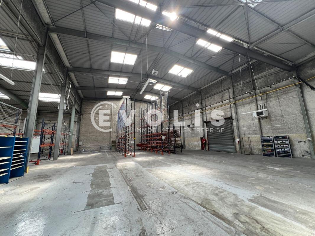 Light Industrial in Croissy-Beaubourg for sale Interior Photo- Image 1 of 5