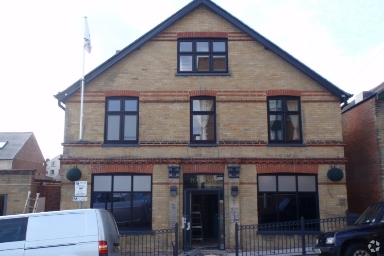 13 Denmark Rd, Cowes for sale - Primary Photo - Image 1 of 1