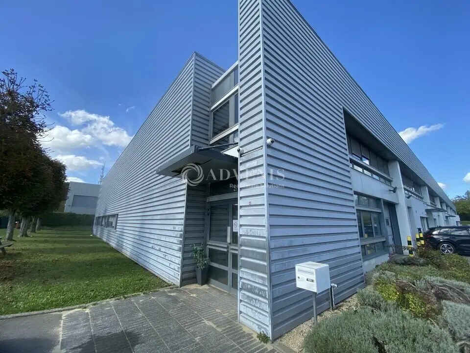 Light Industrial in Trappes to rent Building Photo- Image 1 of 7