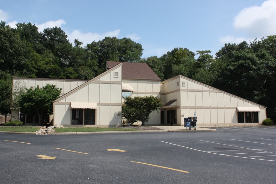 18 Regent Park Blvd, Asheville, NC for rent - Building Photo - Image 1 of 1