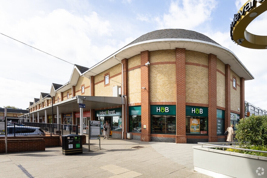 1-11 Dukes Walk, Waterlooville to rent - Building Photo - Image 2 of 2