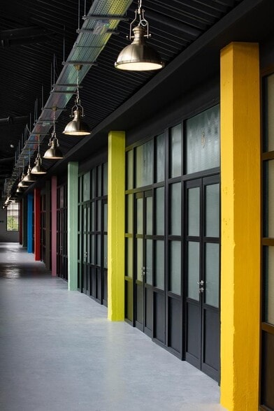 7-9 Ingate Pl, London to rent - Interior Photo - Image 2 of 12