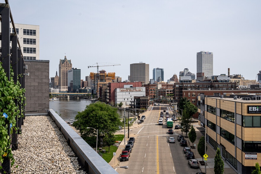 161 S 1st St, Milwaukee, WI to rent - Building Photo - Image 3 of 33