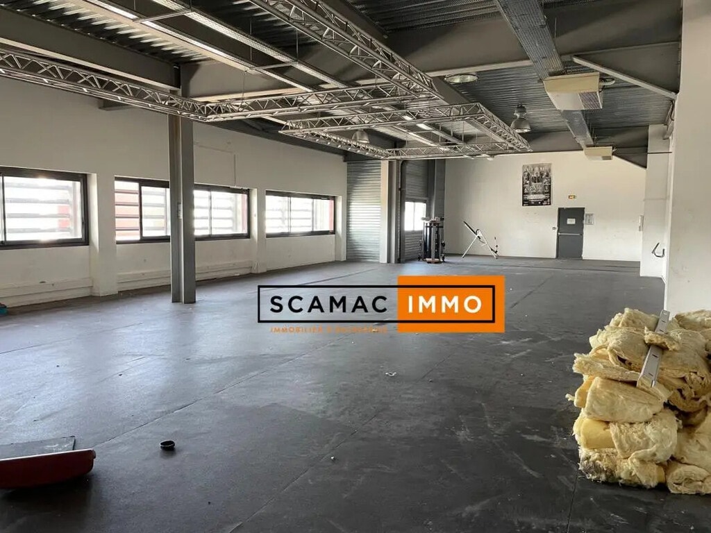 Location Bureaux 300 m² - Photo 1