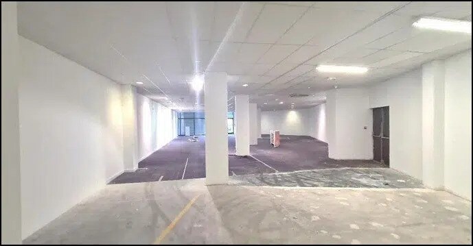 Retail in Herblay-sur-Seine to rent - Building Photo - Image 1 of 7