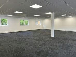 Royds Hall Rd, Leeds to rent Interior Photo- Image 2 of 6