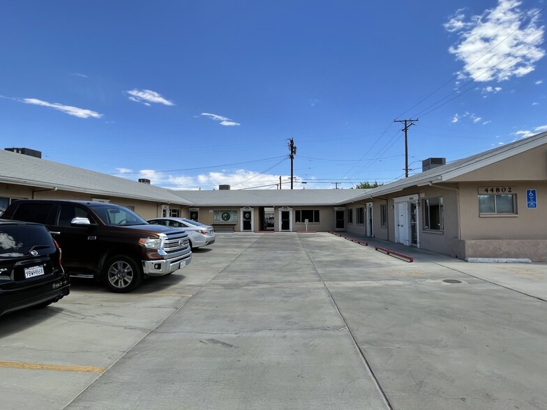 44802-44808 Elm Ave, Lancaster, CA for rent - Primary Photo - Image 1 of 6