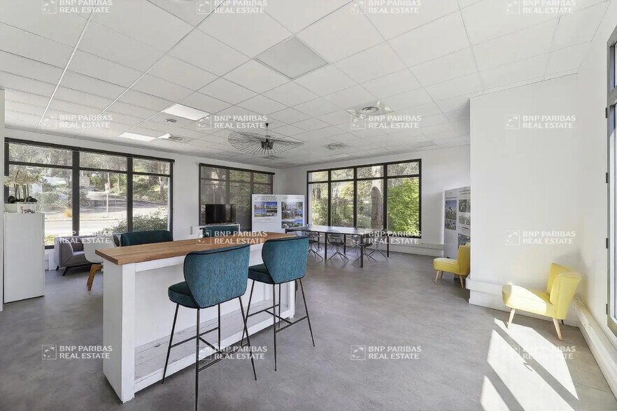 Office in Aix-en-Provence to rent - Building Photo - Image 2 of 44