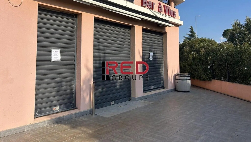 Location Commerce 200 m² - Photo 1
