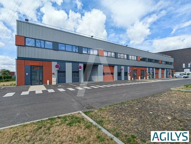 Light Industrial in Corbeil-Essonnes to rent - Building Photo - Image 3 of 12