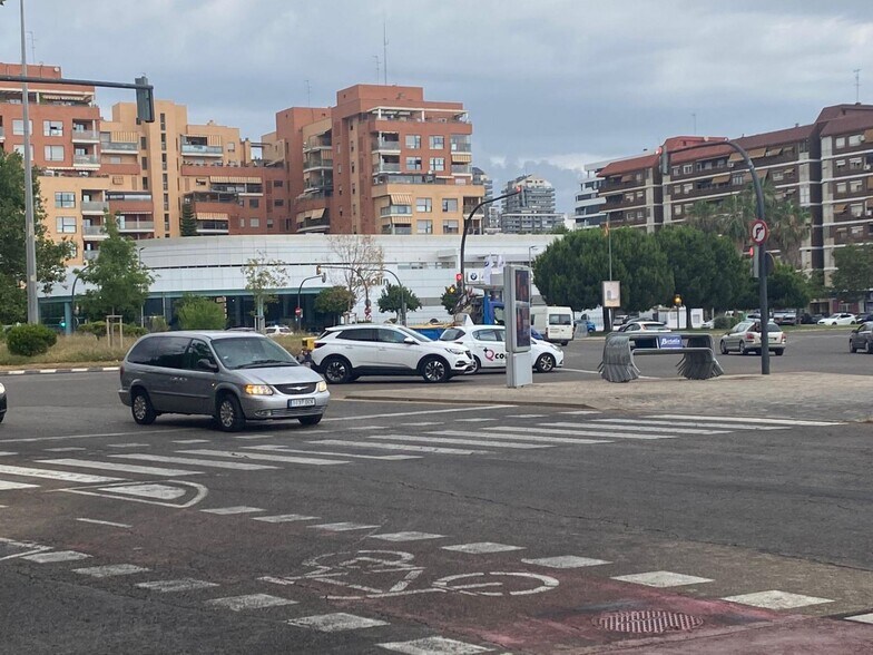 Retail in València, Valencia for sale - Building Photo - Image 1 of 14
