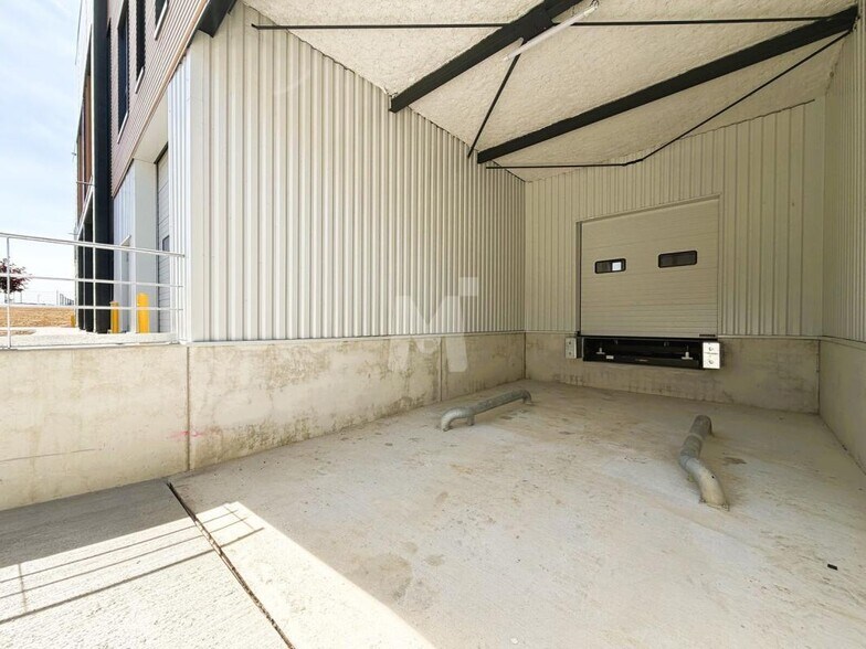Light Industrial in Wissous to rent - Building Photo - Image 3 of 10