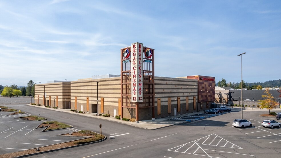 341-351 Three Rivers Dr, Kelso, WA to rent - Building Photo - Image 3 of 12