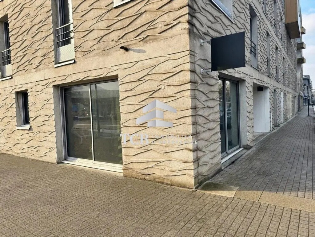 Location Commerce 91 m² - Photo 1