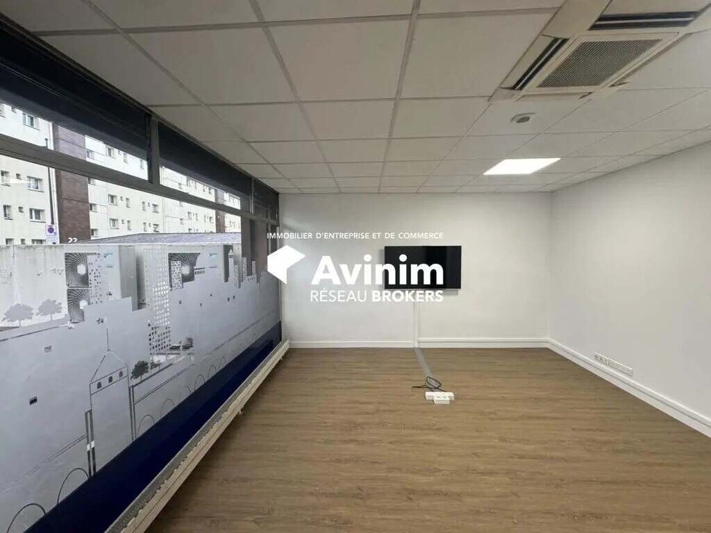 Location Commerce 228 m² - Photo 1
