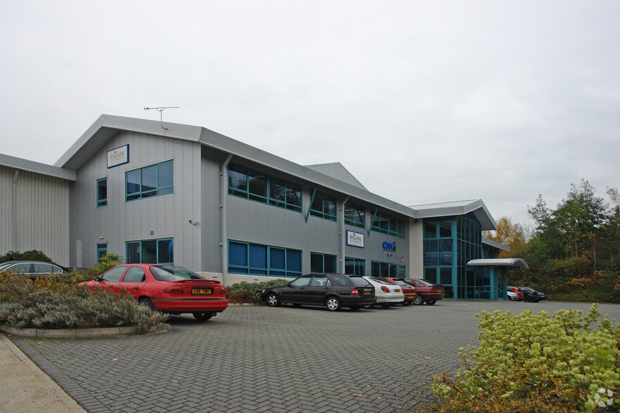 Eagle Close, Eastleigh to rent - Building Photo - Image 3 of 3