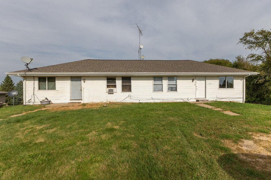 16792 Clay Hill Rd, Dubuque, IA for sale - Primary Photo - Image 1 of 29