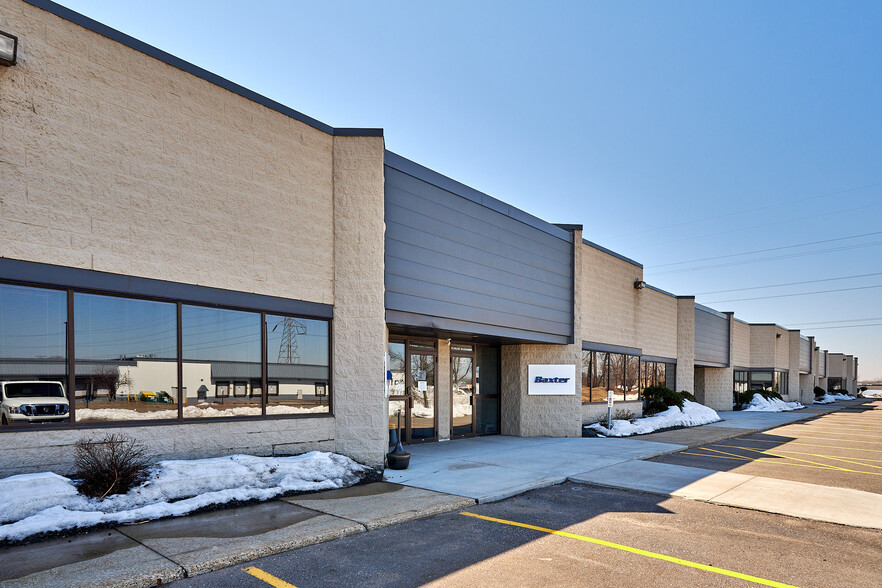 4354-4396 W Round Lake Rd W, Arden Hills, MN for rent - Building Photo - Image 1 of 3