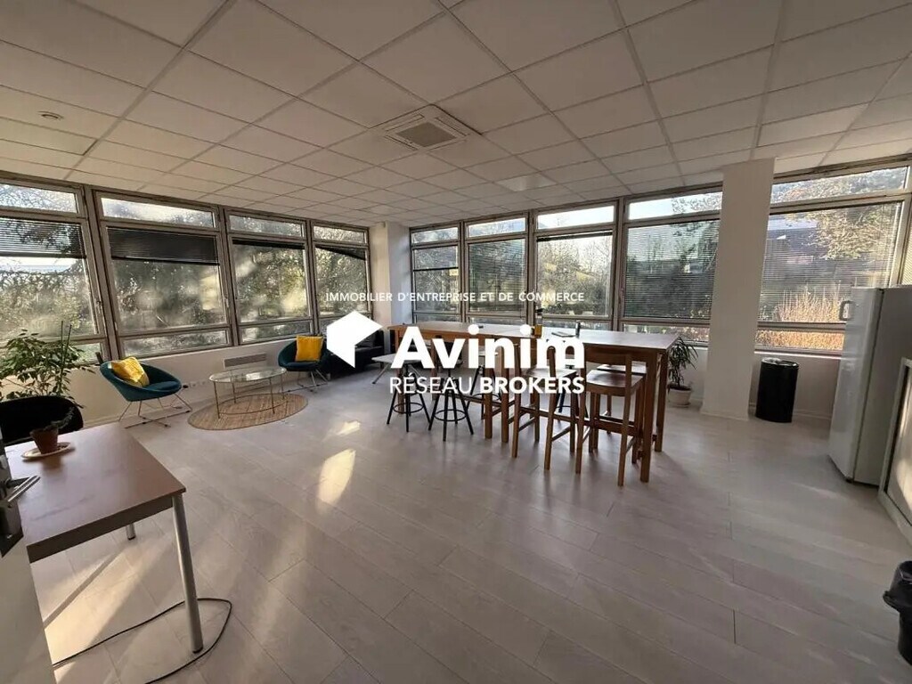Location Bureaux 700 m² - Photo 1