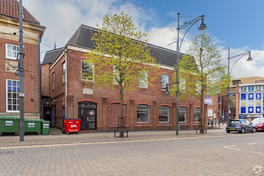3-5 Market Pl, Hinckley to rent - Building Photo - Image 2 of 6