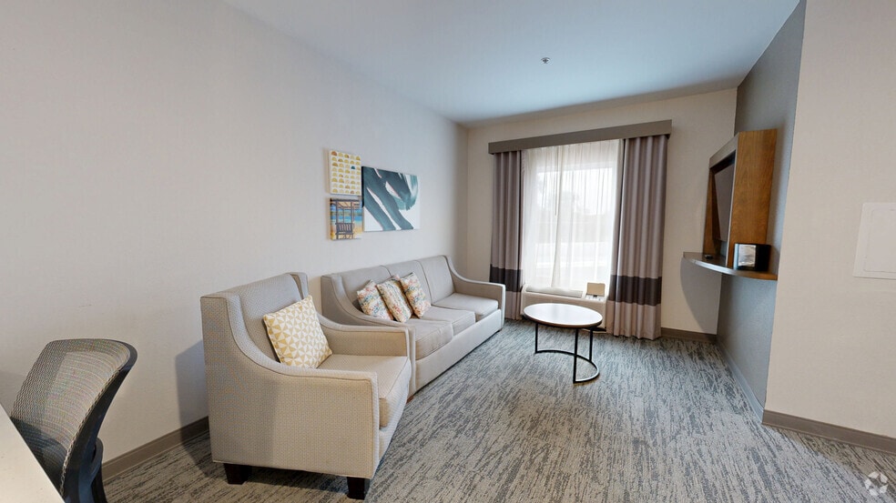 Florida Hospitality Pair: Tryp & Sonesta portfolio of 2 properties for sale on LoopNet.co.uk - Matterport 3D Scan - Image 3 of 28