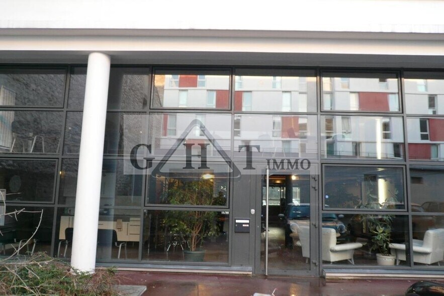 Office in Ivry-sur-Seine to rent - Building Photo - Image 1 of 11