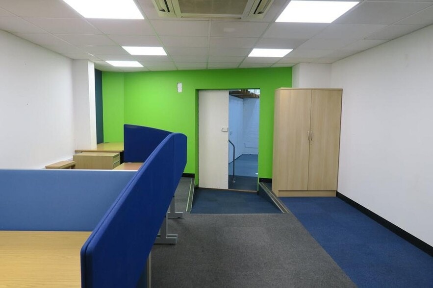 137 Blenheim Rd, Harrow for sale - Building Photo - Image 2 of 8