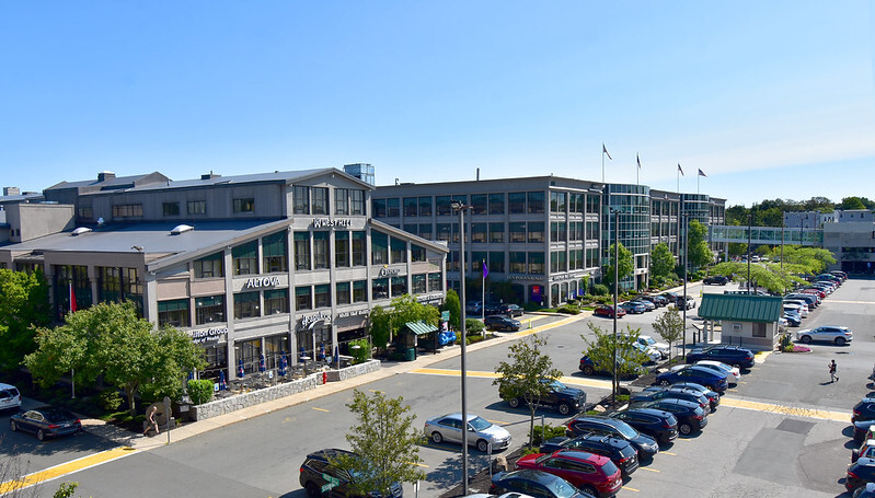 900 Cummings Ctr, Beverly, MA for rent - Building Photo - Image 3 of 18