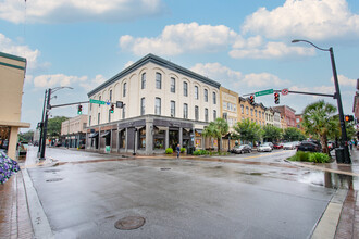 101-103 W Broughton St, Savannah, GA for rent Building Photo- Image 2 of 3