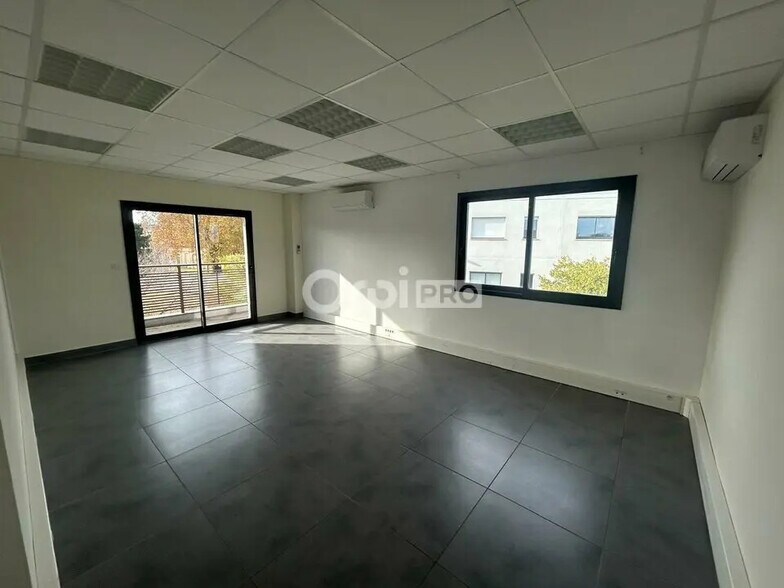 Office in Avignon to rent - Building Photo - Image 1 of 9