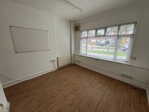 70 St James Way, Sidcup to rent Interior Photo- Image 1 of 3