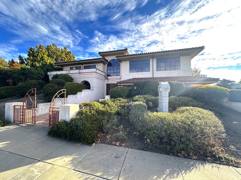 26385 Carmel Rancho Blvd, Carmel, CA for rent - Building Photo - Image 1 of 19