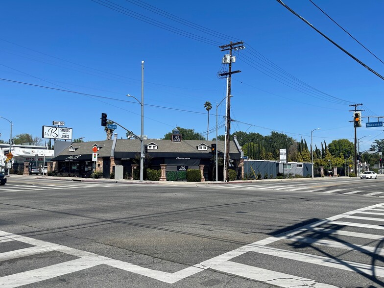 13651 Oxnard St, Van Nuys, CA for rent - Building Photo - Image 1 of 32