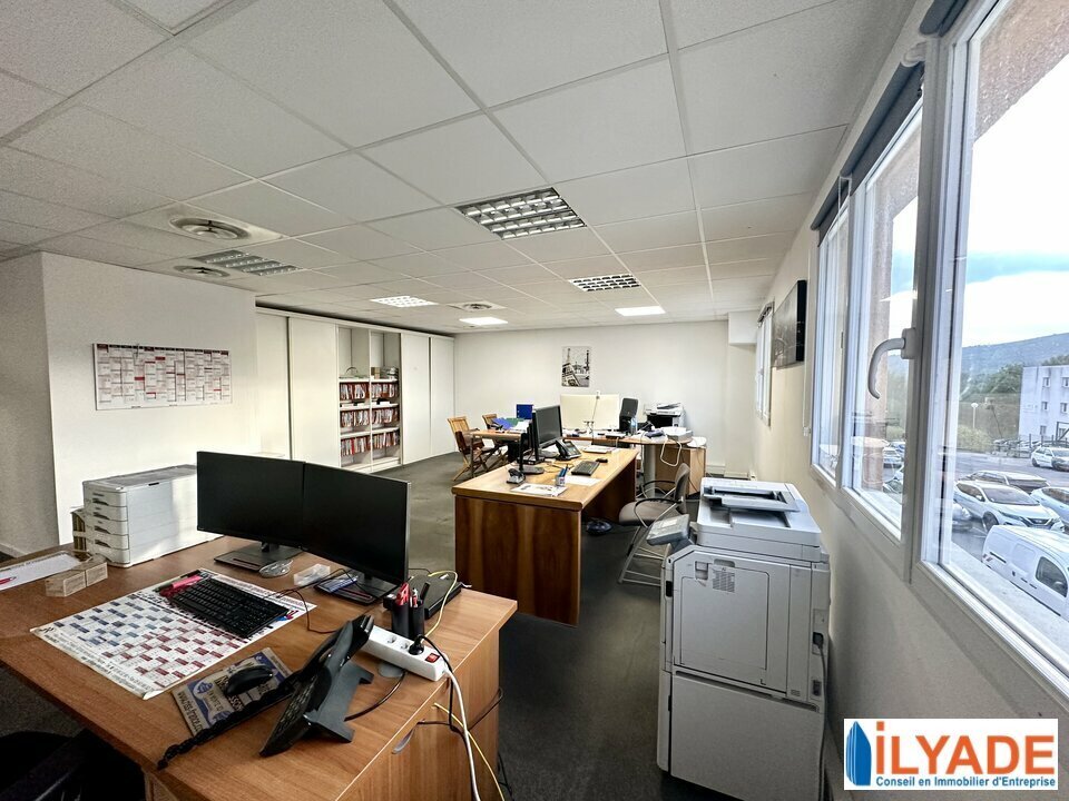 Office in La Ciotat to rent Interior Photo- Image 1 of 15