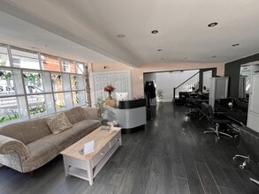 20A-20C High St, Exeter to rent Interior Photo- Image 2 of 5
