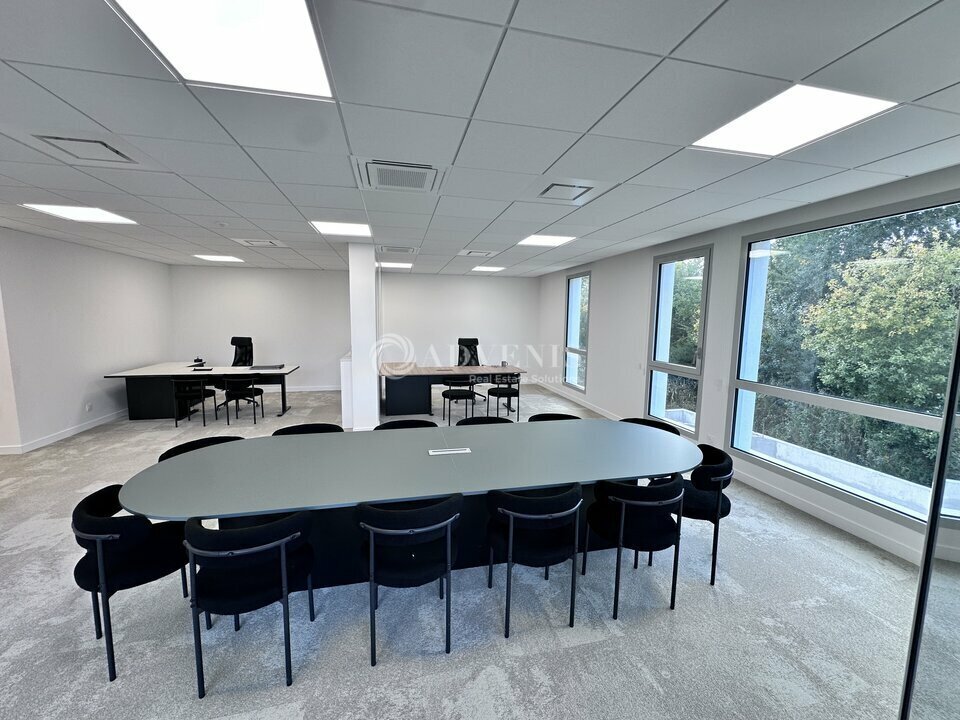 Office in Serris for sale Interior Photo- Image 1 of 12