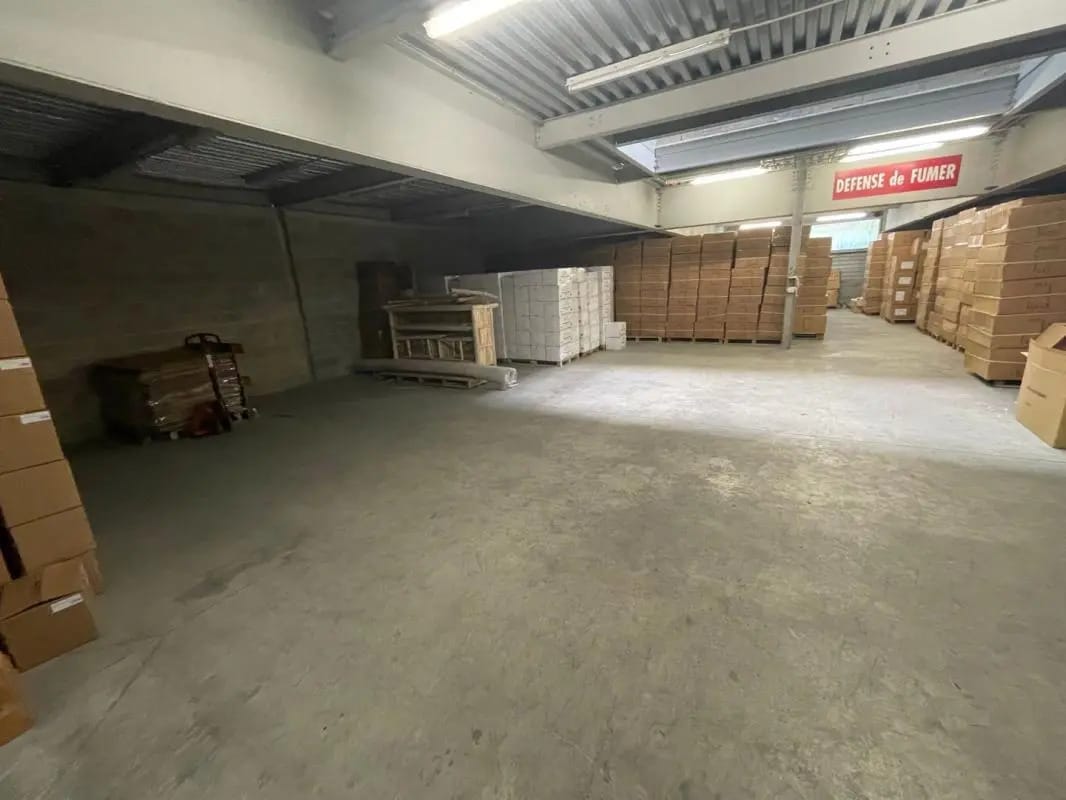 Industrial in Aubagne to rent Building Photo- Image 1 of 6