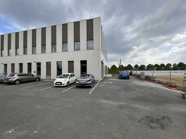 2-4 Avenue Du Valquiou, Tremblay-en-France for sale - Building Photo - Image 3 of 11