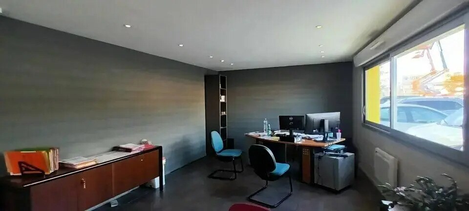 Location Bureaux 190 m² - Photo 1