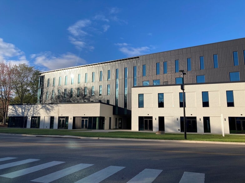 1300 Enterprise Way, Huntsville, AL to rent - Building Photo - Image 3 of 8