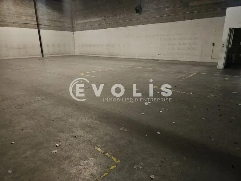 Light Industrial in Chilly-Mazarin to rent - Interior Photo - Image 2 of 10