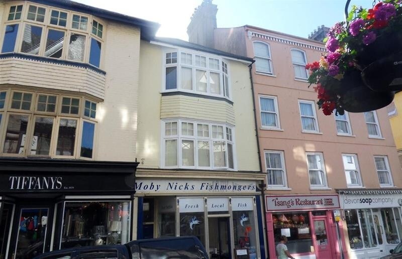 24 Fairfax Pl, Dartmouth for sale Primary Photo- Image 1 of 1